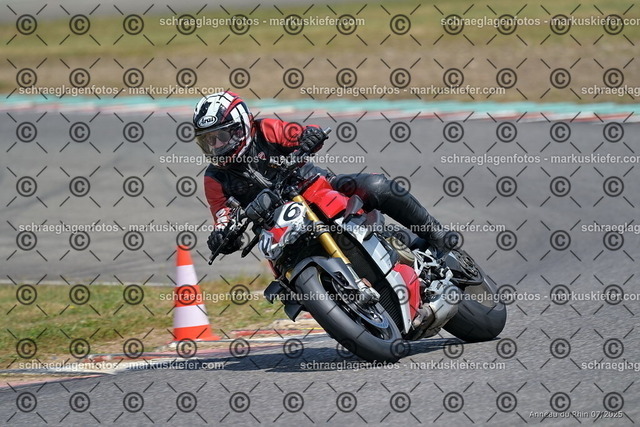 25bt04-1216 | markuskiefer.com - Realisiert mit Pictrs.com