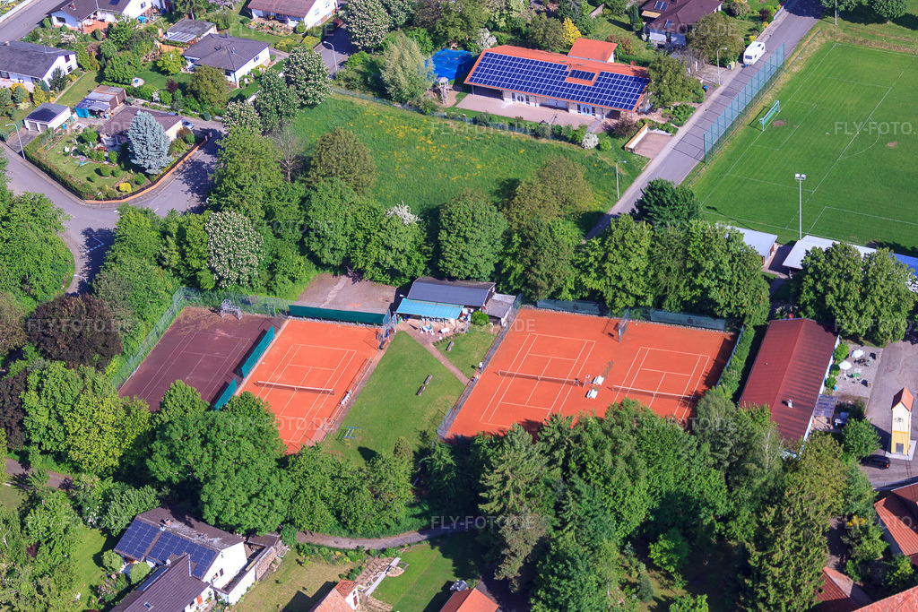 Luftbild: Tennisplatz des Tennisverein Mörzheim e.V. in der Pfalz im Ortsteil Mörzheim in Landau im Bundesland Rheinland-Pfalz in Deutschland. Foto: IMG_27141.jpg vom 23.05.2010 durch Werner Riehm/FLY-FOTO.deTENNISVEREIN MÖRZHEIM e.V
