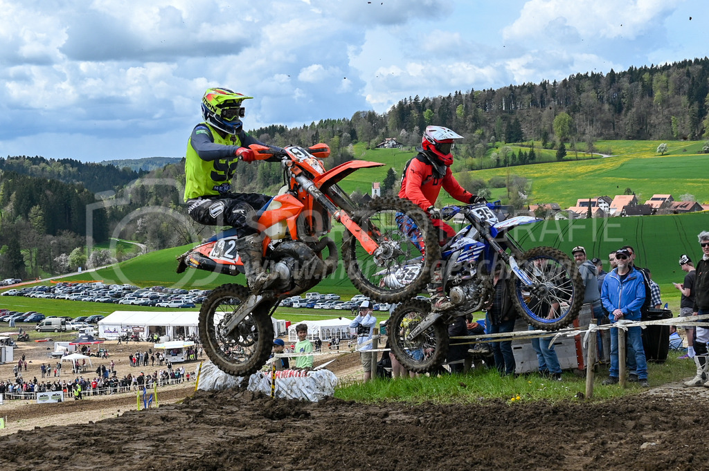 Motocross Schlatt bei Winterthur - 29. April 2023 | #92 Elmer Roland aus Zuerich (CH) auf KTM und #351 Kueng Peter aus Kirchdorf (CH) auf Yamaha in der Kategorie Hobby Open am Motocross Schlatt bei Winterthur, 29. April 2023.
Instagram: @mx_schlatt | @mc_wila | @sam_schweiz
Bild: Sportfotografie Markus Aeschimann | www.markus-aeschimann.ch - Realisiert mit Pictrs.com