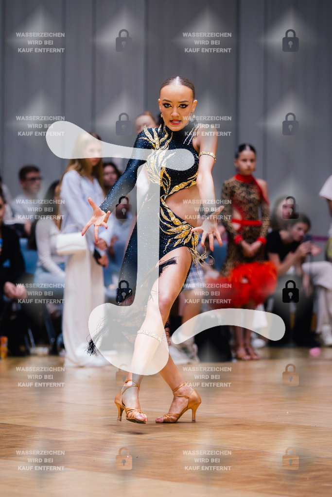 GOC 2025 - WDSF Solo Junior II Latin Female - 2025-08-21-8623 | Webshop for digital downloads and prints of dance sport, event & show photographer Julian Link - Realisiert mit Pictrs.com