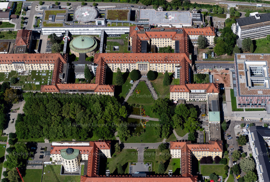 4033511 | FREIBURG IM BREISGAU 30.06.2020 Klinikgelände des Krankenhauses Uniklinik (alter Gebäudekomplex) in Freiburg im Breisgau im Bundesland Baden-Württemberg, Deutschland. // Hospital grounds of the Clinic Uniklinik in Freiburg im Breisgau in the state Baden-Wurttemberg, Germany. Foto: Gerhard Launer