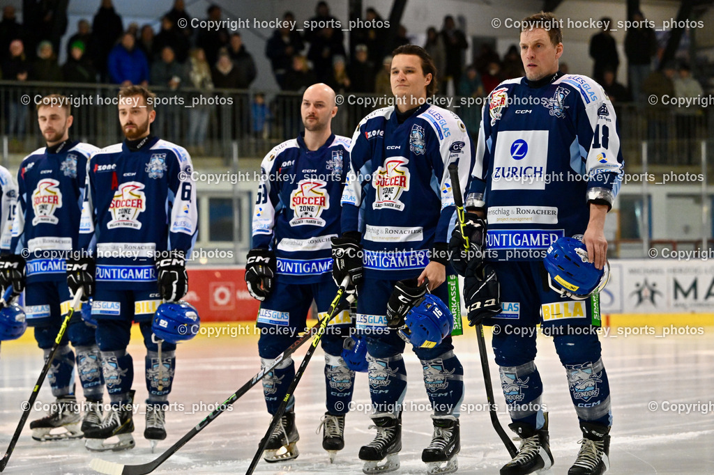 ESC SOCCERZONE STEINDORF vs. 1. EHC ALTHOFEN | ESC Steindorf Mannschaft, #18 Pewal Martin ESC Steindorf, #91 Kravanja Kristian ESC Steindorf, #69 Kreuzer Philipp ESC Steindorf, ESC SOCCERZONE STEINDORF vs. 1. EHC ALTHOFEN, ESC SOCCERZONE STEINDORF vs. 1. EHC ALTHOFEN am 28.02.2025 in Steindorf (Ossiachersee Halle), Austria, (Photo by Bernd Stefan)