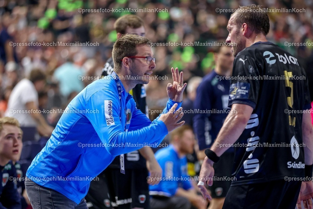 KoeEHF14062501046 | 14.06.2025, Handball, Halbfinale TruckScout24 EHF FINAL4, LANXESS arena Köln, Füchse Berlin - HBC Nantes: Cheftrainer Jaron Siewert (Fuechse Berlin) neben Max Darj  (Fuechse Berlin #05) 
