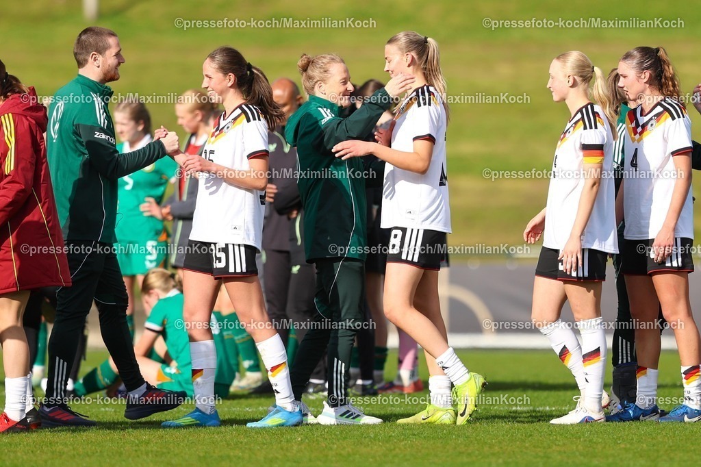 xKWIx10042601105 | 2026.04.10, xkwix, Fußball, UEFA Women's UNDER 19 Championship qualification, Republic of Ireland - Germany, Uhlenkrugstadion, Runde 2 1.Spieltag, Saison 2025 / 2026: Spieler klatschen ab nach Abpfiff DFB regulations prohibit any use of photographs as image sequences and or quasi-video. Photo: xKamilxWilkowskixPressefotoKochx