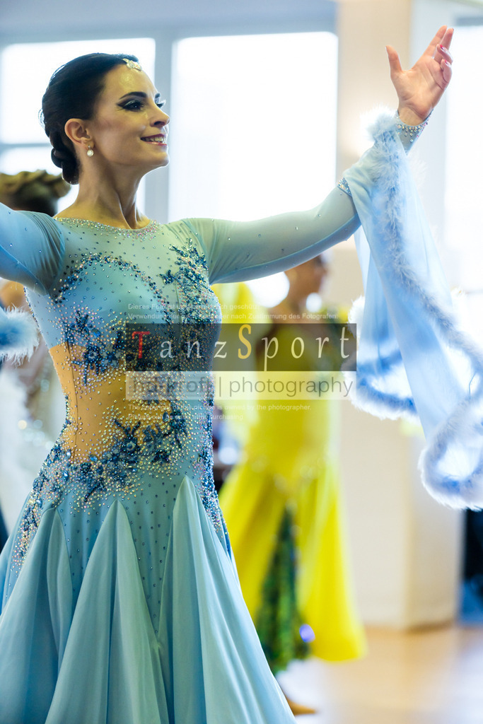 20250906_LM_By_Masters-III-S-Std_6578 | Tanzsportbilder, Standardtanz, Lateintanz, WDSF, DTV, LTVB, dancecomp, goc, hessen tanzt, blaues band der spree, walzer, tango, wiener walzer, slowfox, quickstepp, samba, rumba, cha-cha-cha, paso doble. jive, hd-kroft photography, turniertanzsport