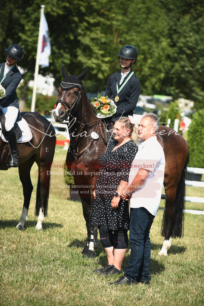 DSC_2631 | Pferde- und Turnierfotografie in Westsachsen. Pferdeportraits, Auftragszeichnungen und intuitive Kunst.