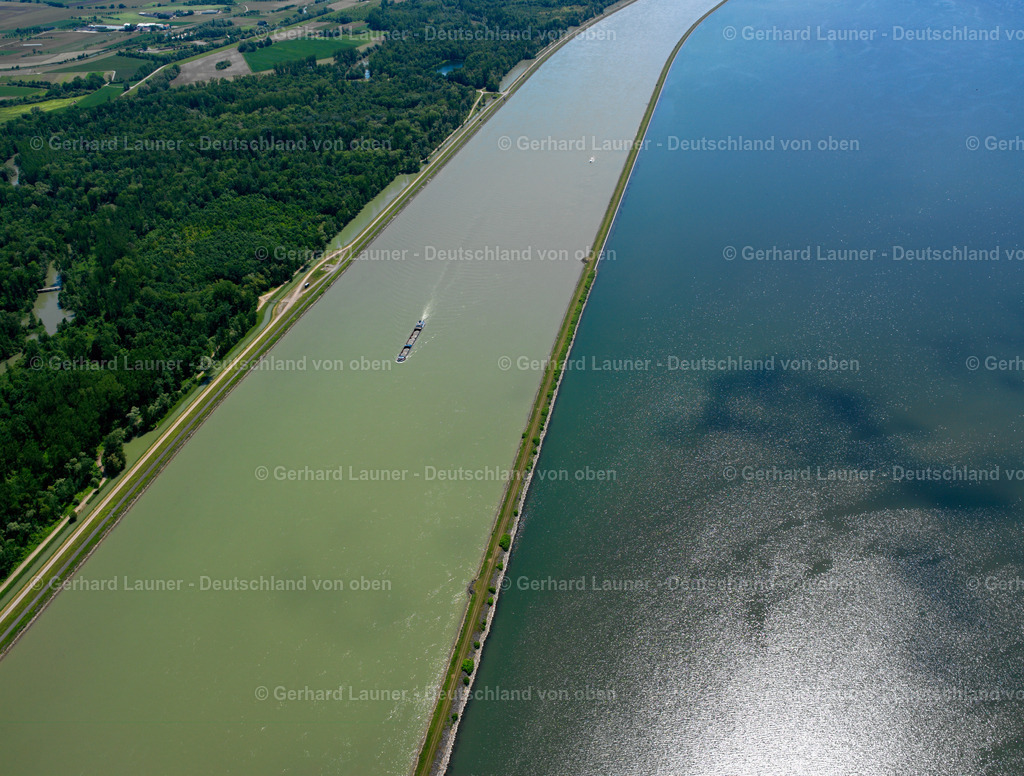 2626307 | Rhein bei Kehl, Goldscheuer, ESCHAU 09.06.2006 Uferbereiche am Flußverlauf des Rhein in Eschau in Grand Est, Frankreich // Riparian zones on the course of the river of the Rhine river in Eschau in Grand Est, France Foto: Gerhard Launer