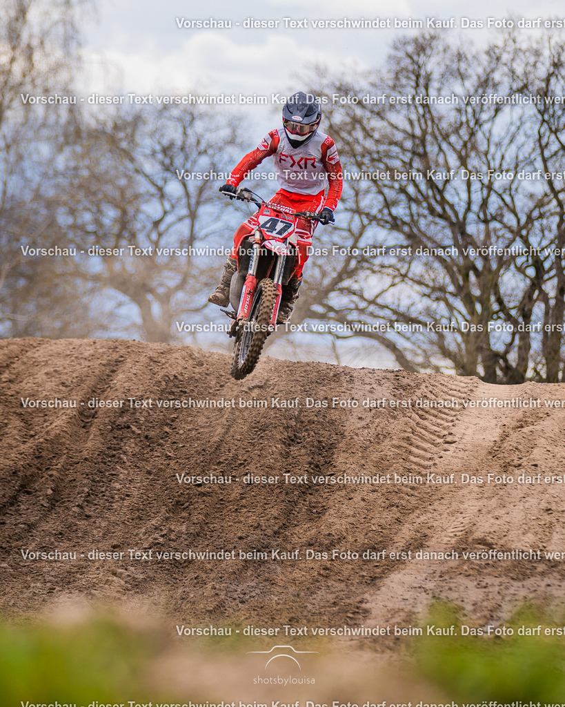 04_13_Bensdorf_85-3338 | Sportfotografin aus Berlin-Brandenburg mit Fokus auf Motocross. Ich halte deine sportliche Leistung und echte Emotionen auf und neben der Strecke professionell fest. Entdecke die Fotos von deinem Rennen und bestelle sie direkt hier im Shop.