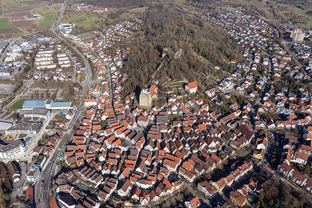 Luftbild: Stadtübersicht aus Südwesten in Herrenberg im Bundesland Baden-Württemberg in Deutschland. Foto: IMG_125217.jpg vom 20.02.2021 durch Werner Riehm/FLY-FOTO.de