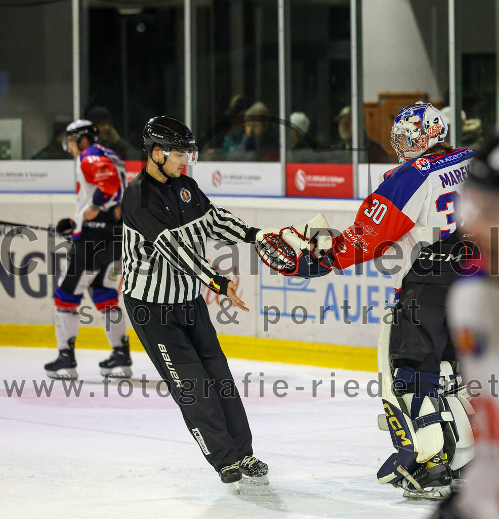 2023-11-03_113_TSV_Erding_gegen_ESC_Dorfen | Erding, Deutschland, 03.11.2023:
Eishockey, Bayernliga Vorrunde 2023 / 2024, 6. Spieltag, TSV Erding gegen ESC Dorfen, Endergebnis: 11:3

Torwart Andreas Marek (ESC Dorfen, #30)

Foto: Christian Riedel / fotografie-riedel.net