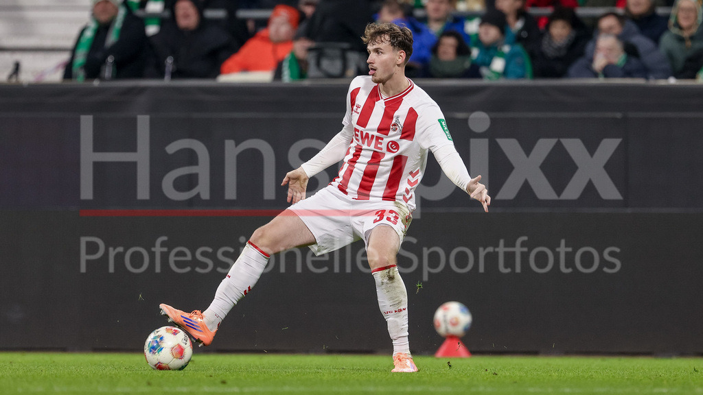 Fussball, Bundesliga, SV Werder Bremen - 1. FC Köln | Rav van den Berg (1. FC Köln, 33) am Ball, Freisteller, Einzelbild, Ganzkörper, Aktion, Action, Spielszene, DIE DFL-RICHTLINIEN UNTERSAGEN JEGLICHE NUTZUNG VON FOTOS ALS SEQUENZBILDER UND/ODER VIDEOÄHNLICHE FOTOSTRECKEN. DFL REGULATIONS PROHIBIT ANY USE OF PHOTOGRAPHS AS IMAGE SEQUENCES AND/OR QUASI-VIDEO.