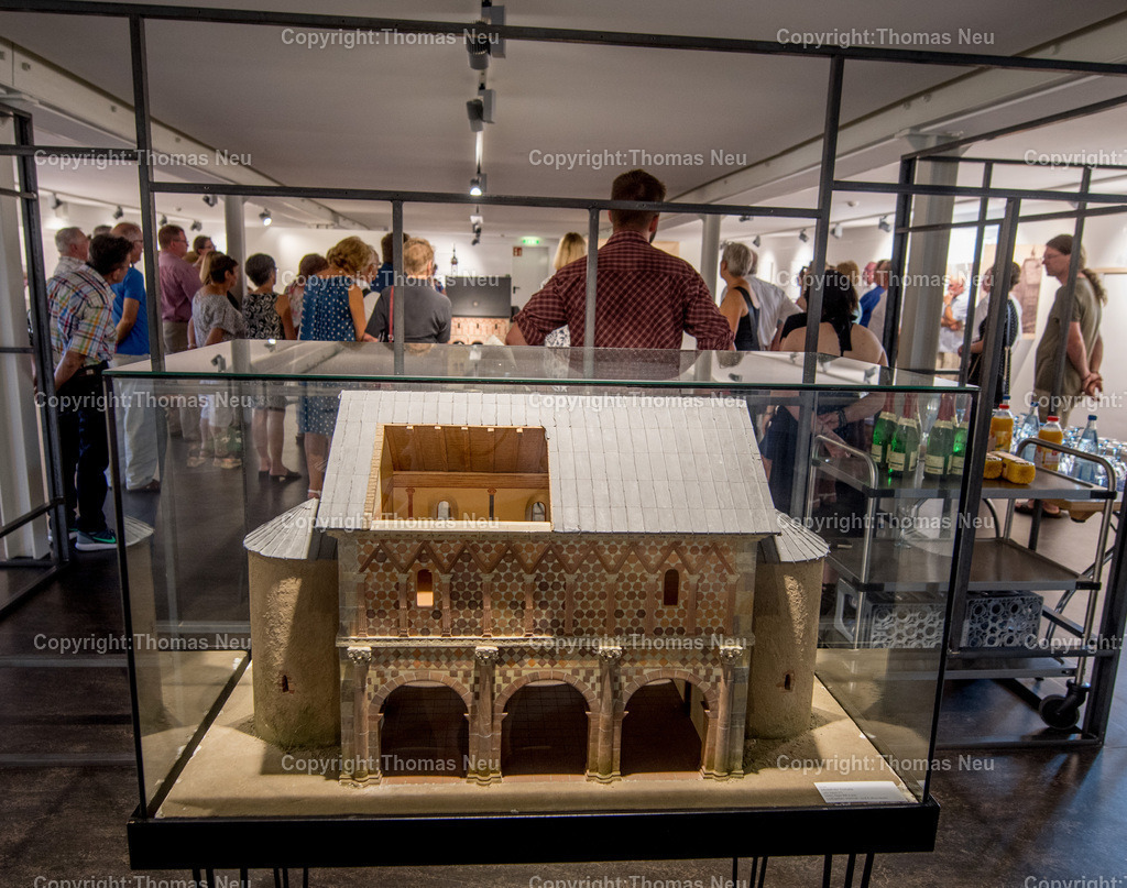 KLoster_Ausstellung_04 | Lorsch, Museumszentrum, Ausstellung, "Zum Bild verführt" , Kuratorin Anne-Karin Kirsch ,, Bild: Thomas Neu