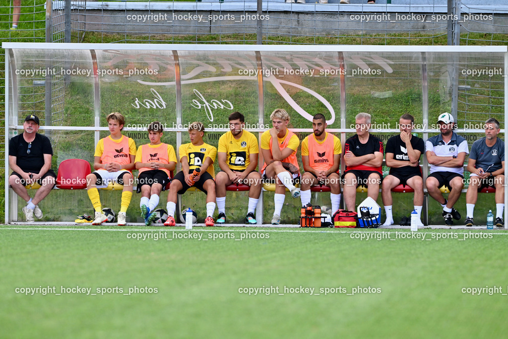 SV Spittal vs. UNION Matrei | Spielerbank SV Spittal, sportlicher Leiter SV Spittal Wolfgang Oswald, Zeugwart SV Spittal Remo Wiedergut, Headcoach SV Spittal Christian Rauter, SV Spittal vs. UNION Matrei, SV Spittal vs. UNION Matrei am 17.08.2025 in Spittal an der Drau (Goldeck Stadion), Austria, (Photo by Bernd Stefan)