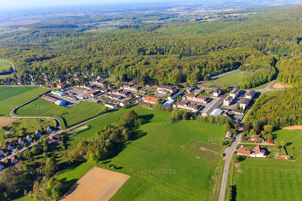 Vue aérienne: Camp Drachenbronn à Drachenbronn-Birlenbach dans le département Bas Rhin, France.Photo: IMG_099322.jpg prise le 30/04/2017 par Werner Riehm/FLY-FOTO.euRésolution de l'original: 5321 x 3547 px