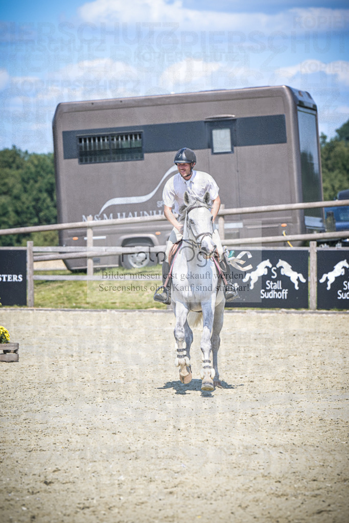 DOS_0256 | Entdecke hochwertige Reitturnierfotos von Foto Oger. Professionell, emotional und authentisch – jetzt Lieblingsmomente im Shop bestellen.Deutschlandweite Turnierfotografie. - Realisiert mit Pictrs.com