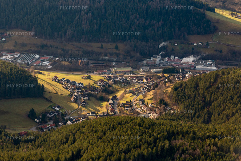 Luftbild: Bäderstudio Schindele im Murgtal im Ortsteil Steinäckerle in Baiersbronn im Bundesland Baden-Württemberg in Deutschland. Foto: IMG_130243.jpg vom 01.01.2022 durch Werner Riehm/FLY-FOTO.de