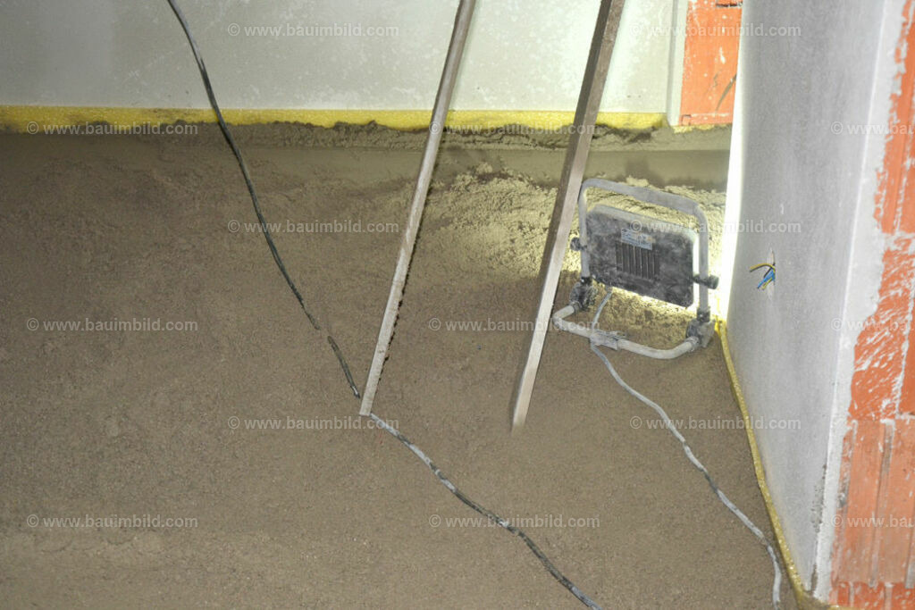 bib-lg19-fussbodenaufbau-0155 | Nach LV-Leistungsgruppen sortierte Detailfotos über den Bau eines Hauses. Alle Hausbau-Bilder direkt vom Urheber und Autor der Website Haus-Selber-Bauen.com