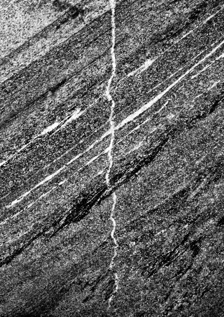 Steinworte_Tessin_Verzasca_Linie_1988_21407sw | Beegebilder online. 
BIldarchiv von Beege Fotodesign mit ausgewählten Werken, die sich besonders gut für die Dekoration Ihrer Räume oder Wände eignen. 