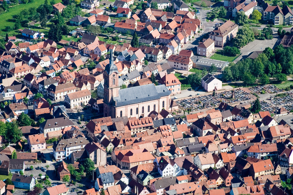 Vue aérienne: Église de la paroisse protestante à Reichshoffen dans le département Bas Rhin, France – .Photo: IMG_10840.jpg prise le 12/05/2008 par Werner Riehm/FLY-FOTO.eu – Résolution de l'original: 3456 x 2304 px