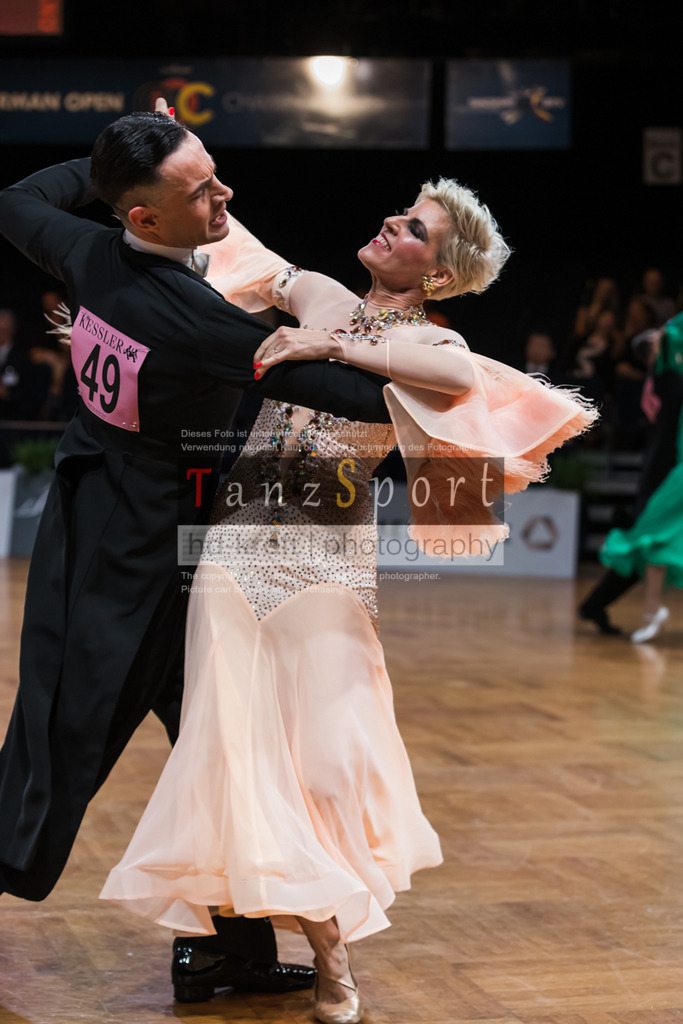 20250821_WDSF-SenI-Std-R1_4269 | Tanzsportbilder, Standardtanz, Lateintanz, WDSF, DTV, LTVB, dancecomp, goc, hessen tanzt, blaues band der spree, walzer, tango, wiener walzer, slowfox, quickstepp, samba, rumba, cha-cha-cha, paso doble. jive, hd-kroft photography, turniertanzsport