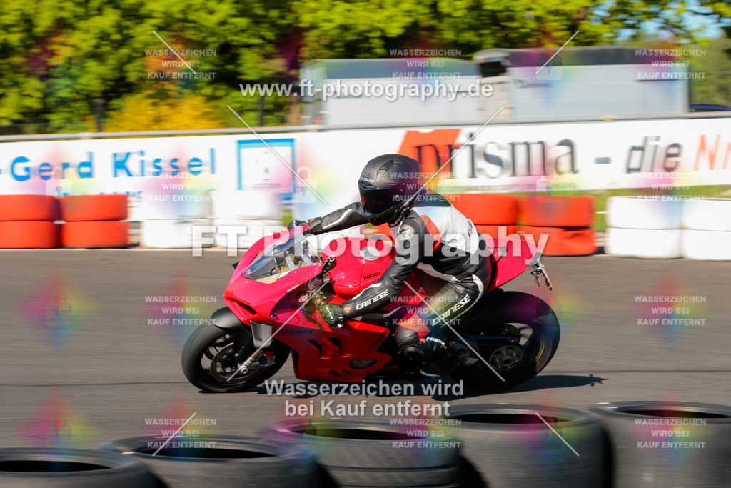 Moto-TeamOBK-21166 | Hier findet Ihr Bilder von Touristenfahrten auf der Nürburgring Nordschleife oder von anderen Veranstaltungen die ich besucht habe. Viel Spass beim Durch Schauen 