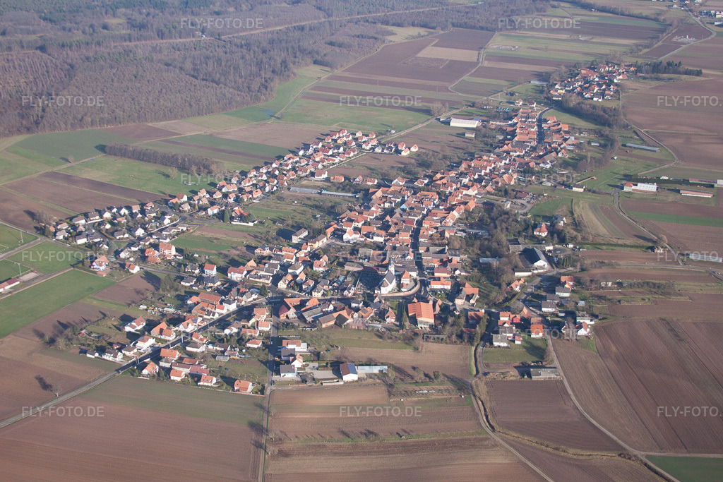Luftbild: Ortsansicht von Südwesten in Niederlauterbach im Bundesland Bas-Rhin in Frankreich. – Foto: IMG_48507.jpg vom 11.12.2011 durch Werner Riehm/FLY-FOTO.de – Auflösung des Originals: 4752 x 3168 px