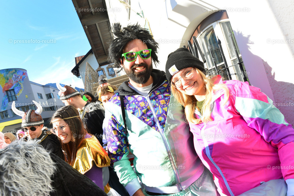 xnews-2023-Feb16-Unsinniger_Fasching_Reutte-nik-WTV_7562 | Info aus dem Bezirk Reutte/Ausserfern Tirol sowie eine umfangreiche Bilddatenbank über die gesamte Region: Lechtal, Talkessel Reutte, Tannheimertal, Zwischentoren. Lech, Plansee, Zugspitze, Grenztunnel, B179, Fernpassstraße, Verkehr, Lawinen, Tradition, - Realisiert mit Pictrs.com