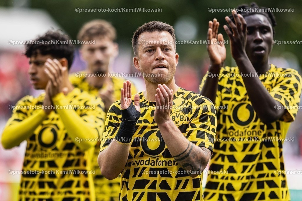 xkwi03082501005 | 03.08.2025, xkwix, Fußball, Regionalliga West, Borussia Dortmund U23 - Sportfreunde Siegen, Stadion Rote Erde: Patrick Göbel (Borussia Dortmund 2 #17) vor dem Spiel