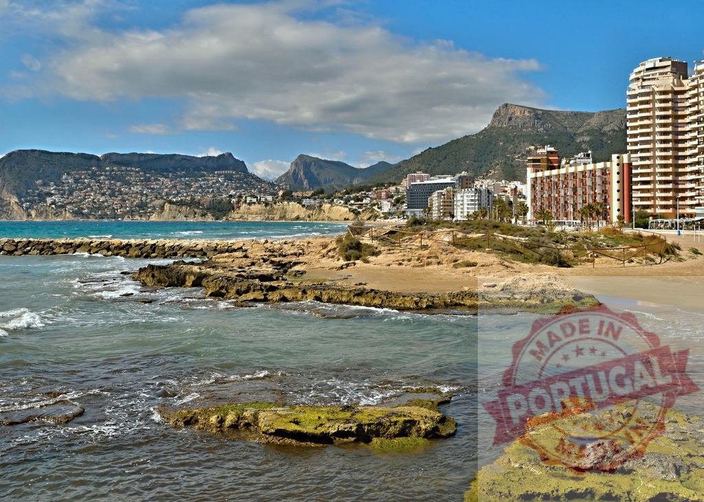 Calpe coast with rocky shore and mountains | Rocky beach and coastal town with buildings overlooking the Mediterranean Sea - Realized with Pictrs.com
