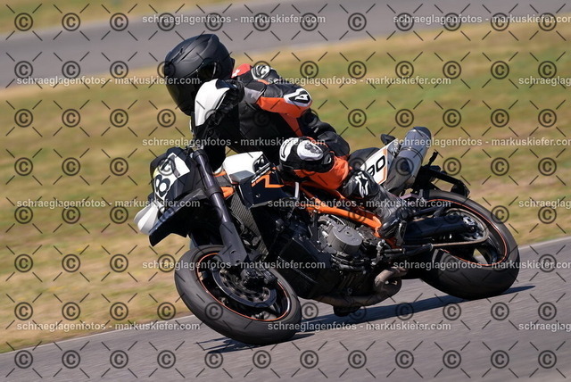 26bt04-1976 | markuskiefer.com - Realisiert mit Pictrs.com