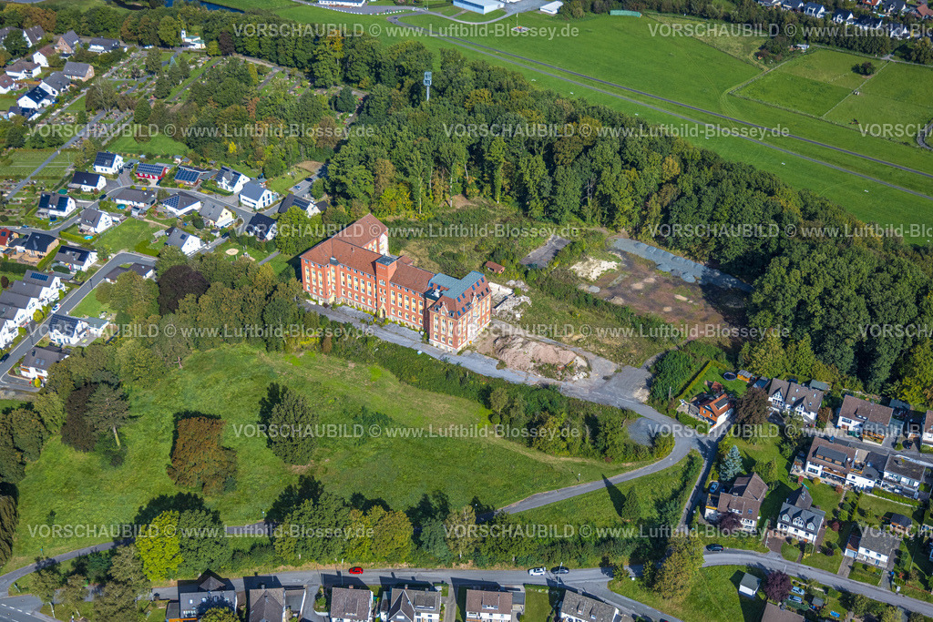 Arnsberg230905021 | Luftbild, Ehemaliges Kloster Oeventrop und frühere Salus-Klinik mit Neubau nach Dachstuhlbrand, Baustelle für Wohnungen, Oeventrop, Arnsberg, Sauerland, Nordrhein-Westfalen, Deutschland