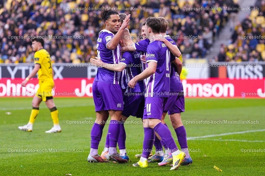 xYDRx17012601024 | 17.01.2026, xydrx, Fußball, 3.Liga, TSV Alemannia Aachen - VfL Osnabrück, Saison 2025 2026, Tivoli: Torjubel nach dem Tor zum 1:0 für den VfL Osnabrück durch Torschütze Bryan Henning (VfL Osnabrück #6) zusammen mit Patrick Kammerbauer (VfL Osnabrück #31) und Yigit Karademir (VfL Osnabrück #4) und Robin Meißnern (VfL Osnabrück #11) und Lars Kehl (VfL Osnabrück #18)        DFB regulations prohibit any use of photographs as image sequences and or quasi-video. Photo: xYannisxDreimannxPressefotoKochx