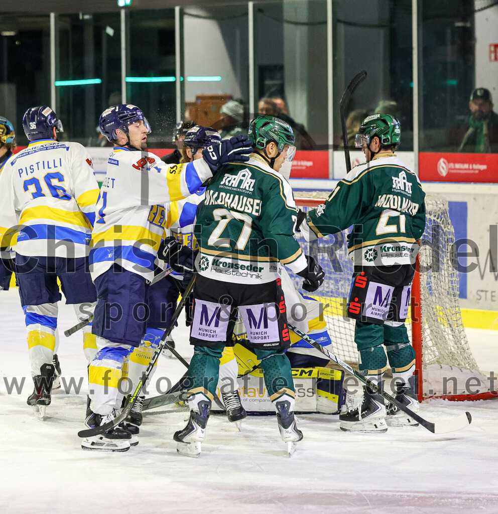 2026-01-09_099_TSV_Erding_gegen_Stuttgart_Rebels | Erding, Deutschland, 09.01.2026:Eishockey, Oberliga Süd 2025 / 2026, 35. Spieltag, TSV Erding gegen Stuttgart Rebels, Endergebnis: Reagan Poncelet (Stuttgart Rebels, #71), Mark Waldhausen (Erding Gladiators, #27), Torwart Nick Jordan Vieregge (Stuttgart Rebels, #29), Erik Modlmayr (Erding Gladiators, #21)Foto: Christian Riedel / fotografie-riedel.net