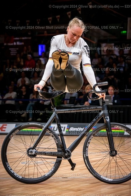 20241026OAS33557-lic | FUELLER Lara (GER / RKV Poppenweiler) First Place at UCI World Championships Indoor Artistic Cycling Bremen/GER Proposal 194,70 points Result 186,89 points - Realisiert mit Pictrs.com