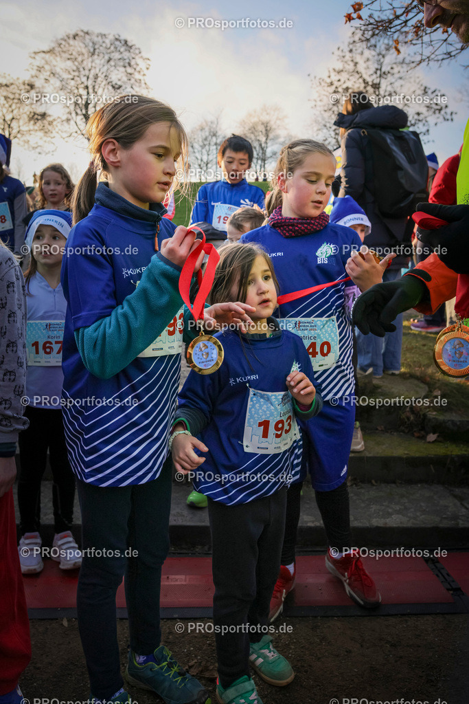 6. Bonner Nikolauslauf; Bonn, 14.12.2025 | Impressionen vom 6. Bonner Nikolauslauf am 14.12.2025 in Bonn (Nordrhein-Westfalen). 