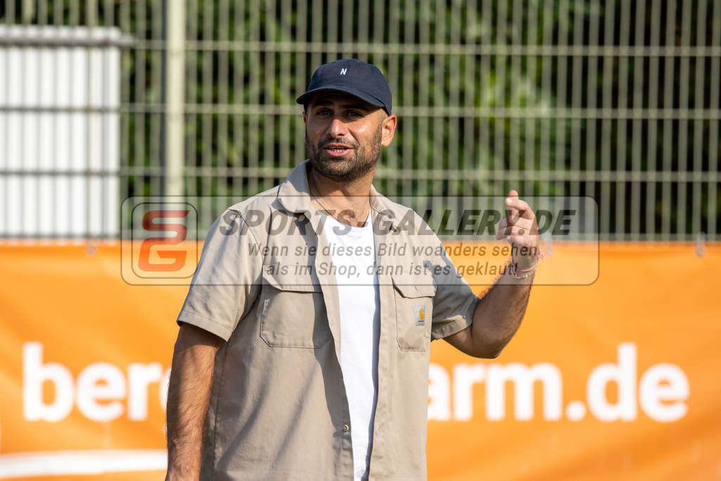 SFE_20220903_0115 | Pasha Gademann ( Trainer Rot-Weiss Köln)  ; 1. Bundesliga Hockey Herren Rot-Weiss Köln - TSV Mannheim am 03.09.2022 in Köln (KTHC Stadion Rot-Weiss Köln Tennis and Hockey Club), Photo: Stephan Fehrmann 2022 (Sports-Gallery)