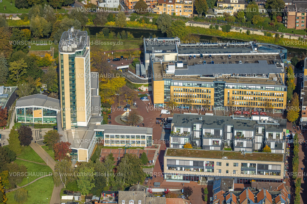 Luenen241012202 | Luftbild, Rathaus Stadtverwaltung Hochhaus, Europaplatz und Willy-Brandt-Platz, Einkaufszentrum Markt, Lünen, Ruhrgebiet, Nordrhein-Westfalen, Deutschland