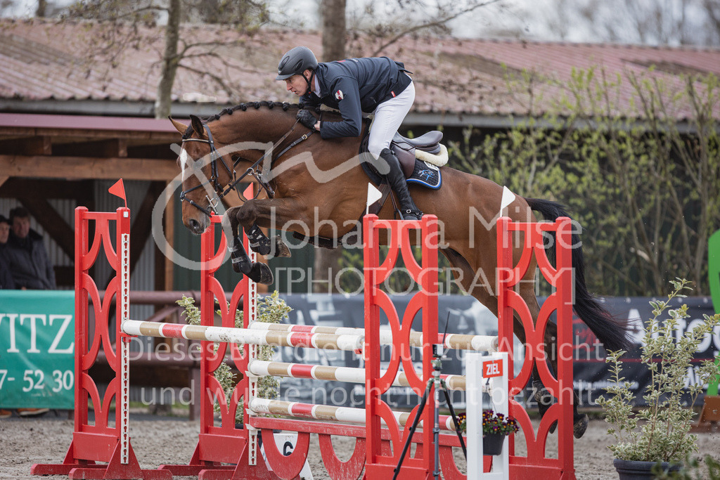 230411_Mühlen_03SprPf-L-404 | Deine schönsten Turniermomente als professionelle Fotos! Entdecke hochwertige Pferdesport-Fotografie im Online-Shop. Jetzt Fotos finden & bestellen!