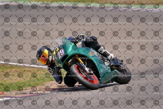26bt05-1404 | markuskiefer.com - Realisiert mit Pictrs.com