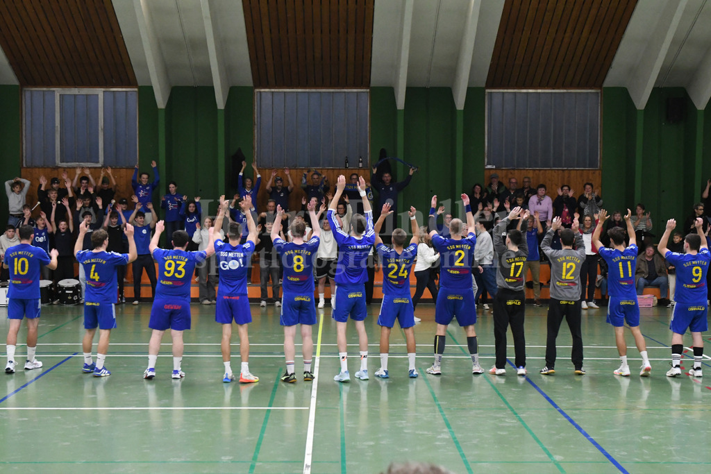 SSG Metten : VfL Waldkraiburg | Die SSG feiert mit ihren Fans - Realisiert mit Pictrs.com