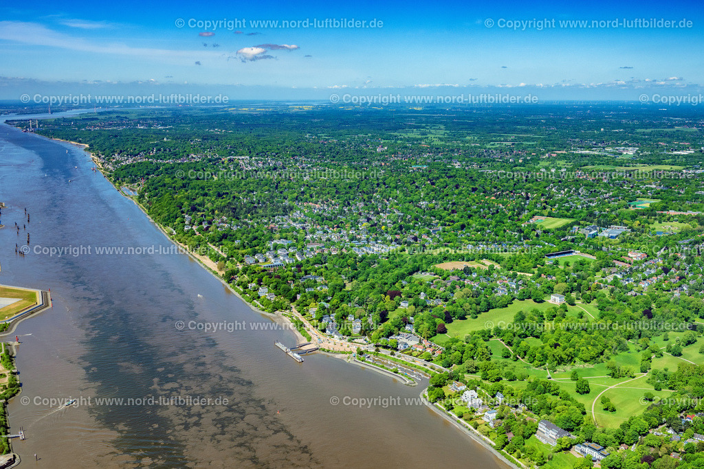 Hamburg_Nienstedten_ELS_5242150522 | HAMBURG 15.05.2022 Ortskern am Uferbereich des Elbe - Flußverlaufes im Ortsteil Nienstedten in Hamburg, Deutschland. // Village on the banks of the area Elbe - river course in the district Nienstedten in Hamburg, Germany. Foto: Martin Elsen