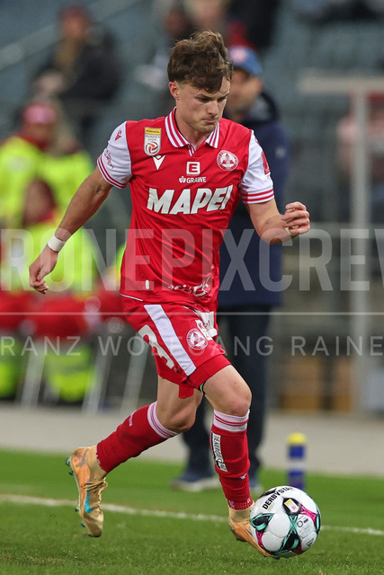 Austrian Bundesliga: Grazer AK 1902 vs LASK | GRAZ, AUSTRIA, 13.DEC.25 - SOCCER - ADMIRAL Bundesliga, Grazer AK 1902 vs LASK. The image shows Thomas Schiestl (GAK).