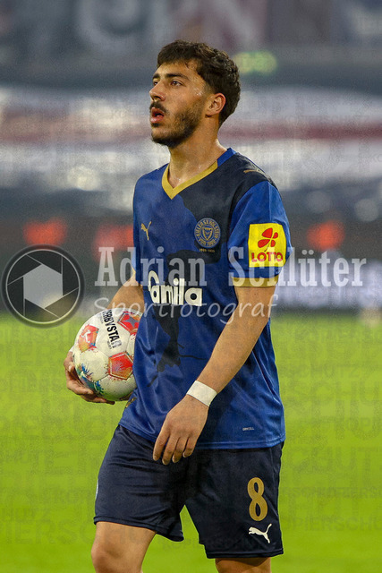 10.04.2026, GER, Fussball, Herren, 2. BL, Saison 2025/2026, Fortuna Düsseldorf - Holstein Kiel | Umut Tohmuc (Kiel) in Aktion am Ball, Einzelaktion 