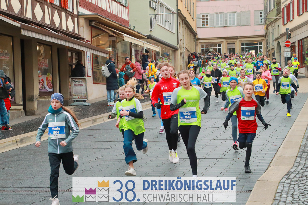 1700m Stadtwerke Jugendlauf | 3 Koenigslauf 2024 1700m Stadtwerke Jugendlauf - Realisiert mit Pictrs.com