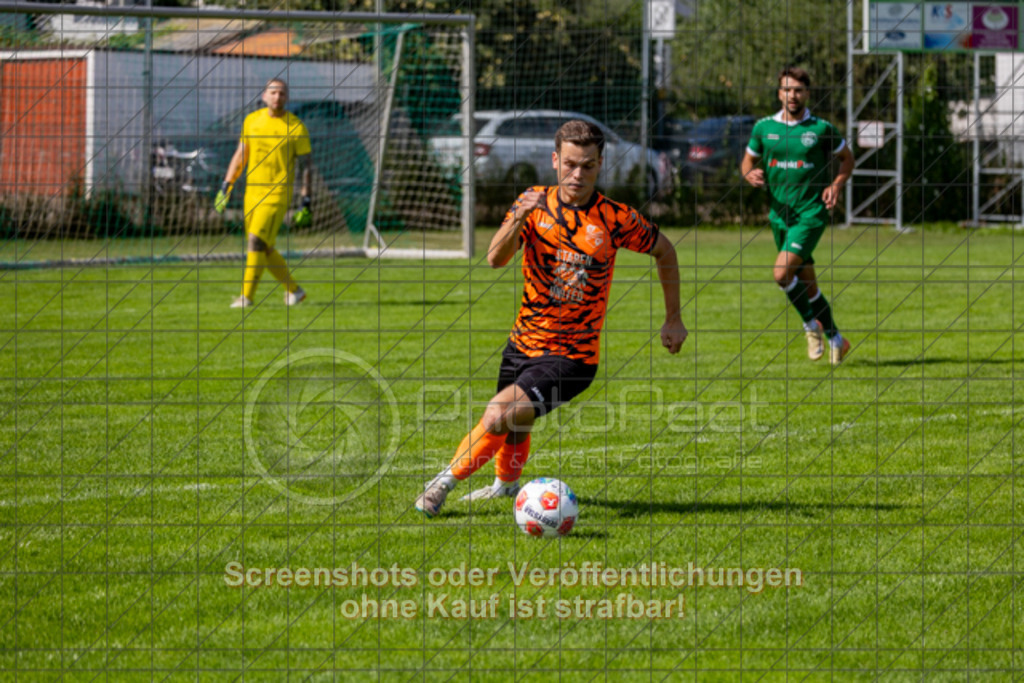 20250824_150900_0310 | #,KSG Eislingen (grün) vs. SGM Jebenhausen-Bezgenriet (orange), Fussball, Kreisliga A3 - Bezirk Neckar/Fils, 01. Spieltag, Saison 2025/2026, Rasensportplatz, Albstraße 69, 73054 Eislingen, 24.08.2025 - 15:00 Uhr,Foto: PhotoPeet-Sportfotografie/Peter Harich