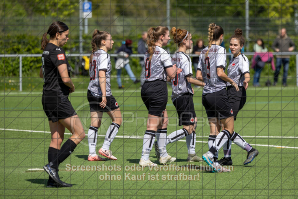 20250427_112213_0258 | #,1.Göppinger SV (weiß) vs. TSV Ruppertshofen (schwarz), Fußball, Frauen-Regionenliga 3 - Bezirk WfV, 21. Spieltag, Saison 2024/2025, Kunstrasenplatz Nord, Hohenstaufenstr. 116, 73033 Göppingen, 27.04.2025 - 11:00 Uhr,Foto: PhotoPeet-Sportfotografie/Peter Harich