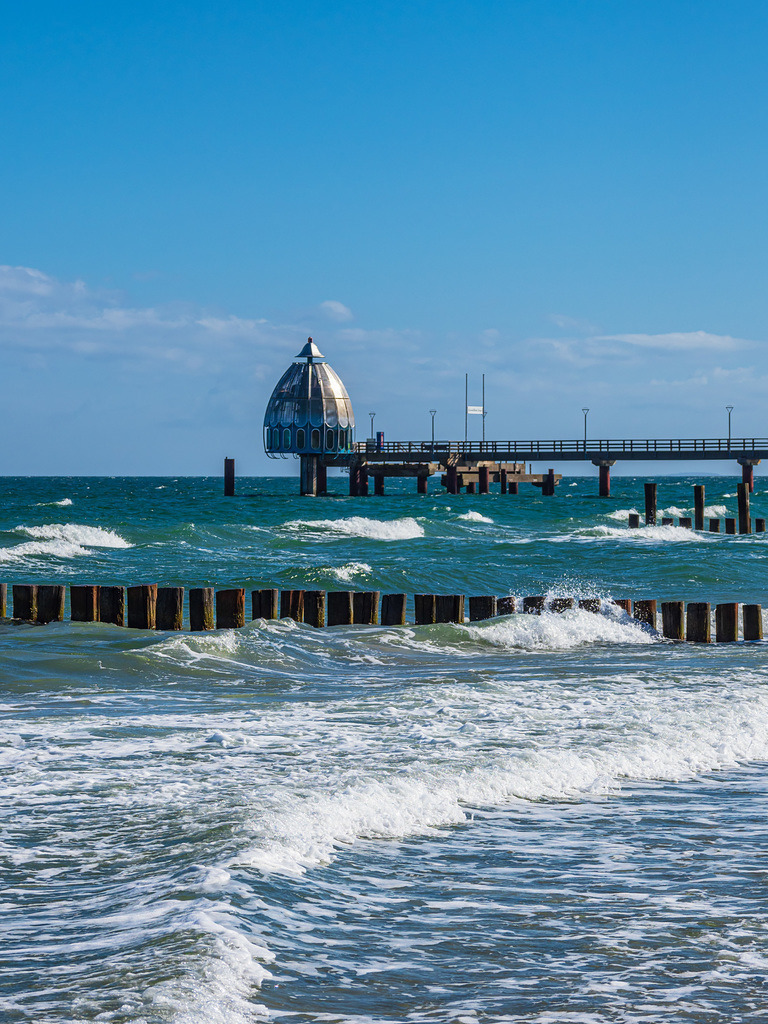Seebrücke an der Ostseeküste in Zingst auf dem Fischland-Darß | Seebrücke an der Ostseeküste in Zingst auf dem Fischland-Darß.