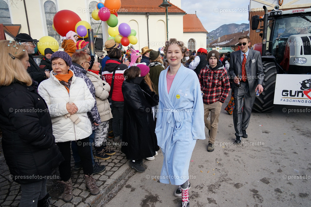 news-2023-Feb11-Fasching-Weissenbach-DSC01998 | Info aus dem Bezirk Reutte/Ausserfern Tirol sowie eine umfangreiche Bilddatenbank über die gesamte Region: Lechtal, Talkessel Reutte, Tannheimertal, Zwischentoren. Lech, Plansee, Zugspitze, Grenztunnel, B179, Fernpassstraße, Verkehr, Lawinen, Tradition, - Realisiert mit Pictrs.com