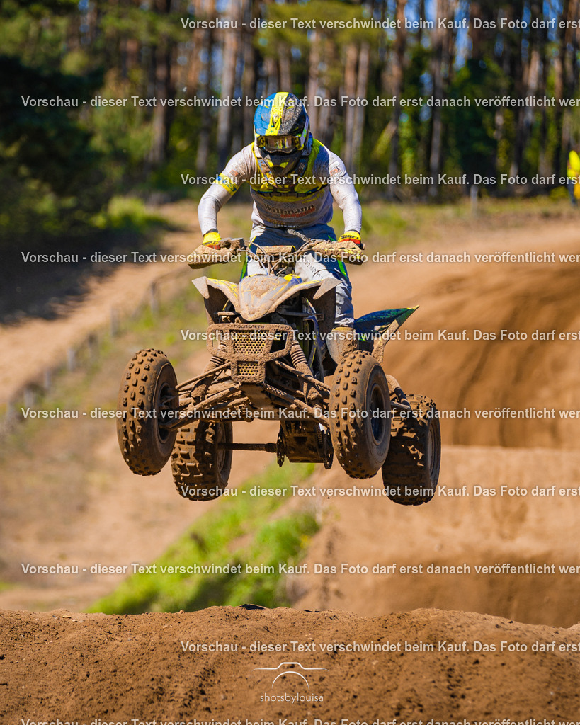 20260501_MCWriezen-2787 | Sportfotografin aus Berlin-Brandenburg mit Fokus auf Motocross. Ich halte deine sportliche Leistung und echte Emotionen auf und neben der Strecke professionell fest. Entdecke die Fotos von deinem Rennen und bestelle sie direkt hier im Shop.