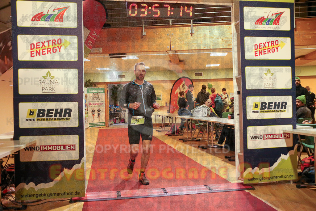 241208_1300_EX1_8146 | Sportfotografie im Rhein-Sieg Kreis, Köln, Bonn, NRW, Rheinland Pfalz, Hessen, etc. Unser Tätigkeitsfeld umfasst den Laufsport vom Volkslauf über den Marathon, Duathlon, Triathon bis zum Ultralauf wie Kölnpfad Ultra oder Schindertrail.